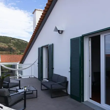 Апартаменты By The Hill Рибейра-Гранди