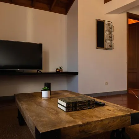 By The Hill شقة *