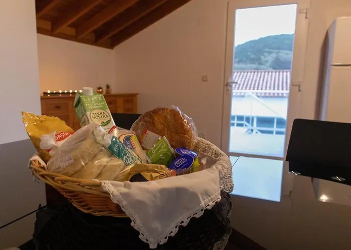 By The Hill Apartament *